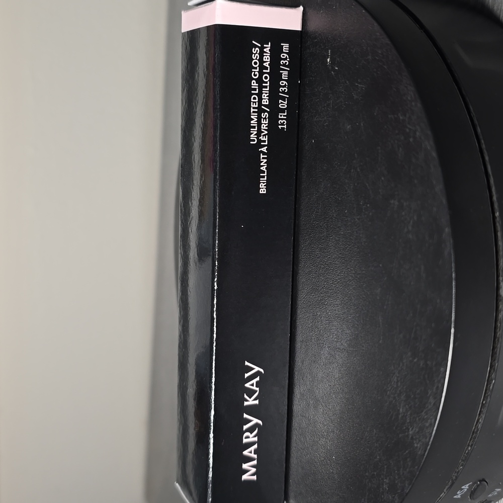 Mary Kay Unlimited Lip Gloss Berry Delight